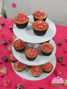 Torre de cupcakes de bicho de pé