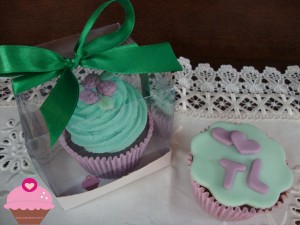Para casamento, nas cores verde e lilás