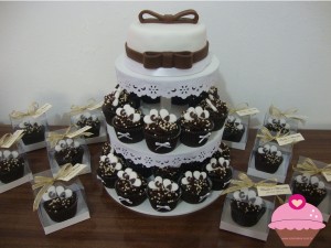 Torre de cupcakes casamento Carla e Arnaldo