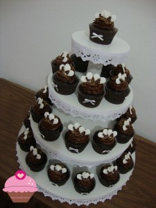 Torre de cupcakes aniversário de "L" e "A"