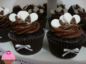 Torre de cupcakes aniversário de "L" e "A"