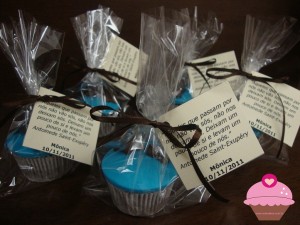 Mini cupcakes embalados em celofane