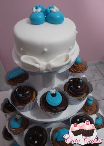 Torre de cupcakes para chá de bebê