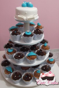 Torre de cupcakes para chá de bebê