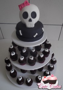 Torre de cupcakes caveiras