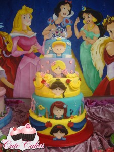Bolo Princesas Disney Larissa