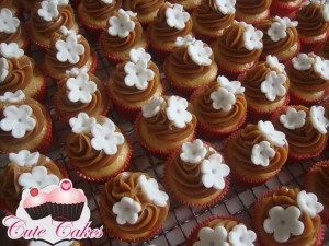 Mini cupcakes com flores