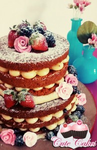 Naked cake de frutas vermelhas