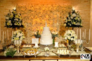 Mesa de doces decorados para casamento