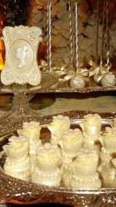 Mesa de doces decorados para casamento