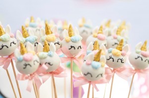 cake pops de unicórnio