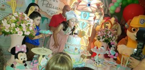 doces decorados no tema Minnie Confeiteira