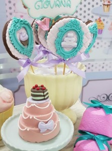 doces decorados no tema Minnie Confeiteira