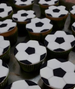 cupcakes de bola de futebol