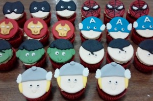 cupcakes decorados no tema heróis