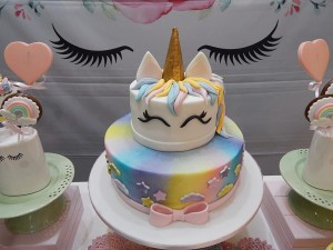 bolo decorado de unicórnio