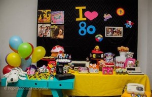 doces decorados no tema anos 80