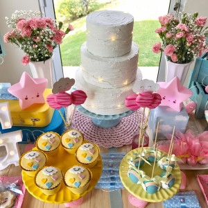doces decorados no tema chuva de amor