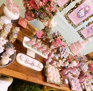 doces decorados no tema Hello Kit