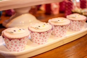 doces decorados no tema Hello Kit