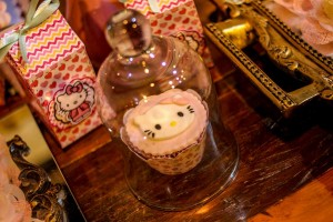 doces decorados no tema Hello Kit