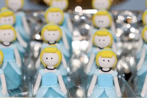 doces personalizados no tema Cinderela