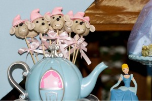 doces personalizados no tema Cinderela
