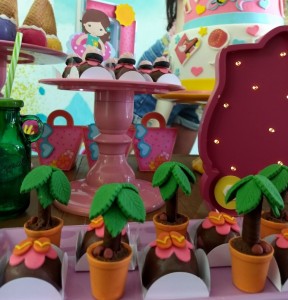 doces decorados para festa na piscina