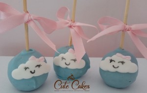doces decorados no tema chuva de amor