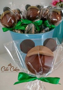 doces decorados no tema Mickey Safari