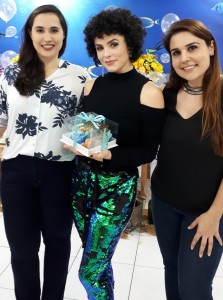 fotocomrenatinha