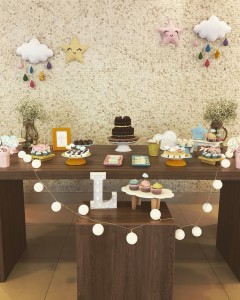 doces decorados no tema chuva de amor