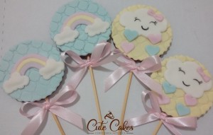 doces decorados no tema chuva de amor