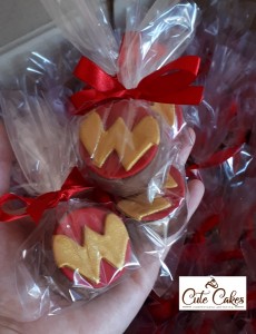 doces decorados no tema mulher maravilha