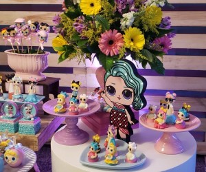 doces decorados no tema LOL Surprise