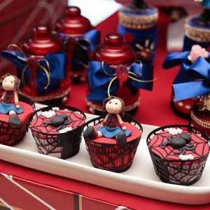 doces decorados mulher aranha / homem aranha