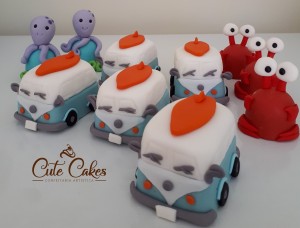 doces decorados no tema surf