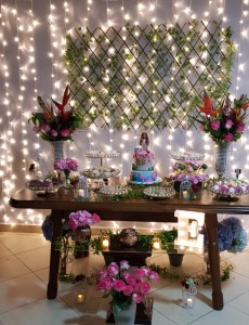 doces decorados no tema Tropical