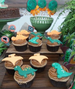 doces decorados dinossauros