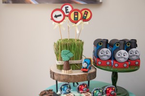 doces decorados Thomas e seus amigos